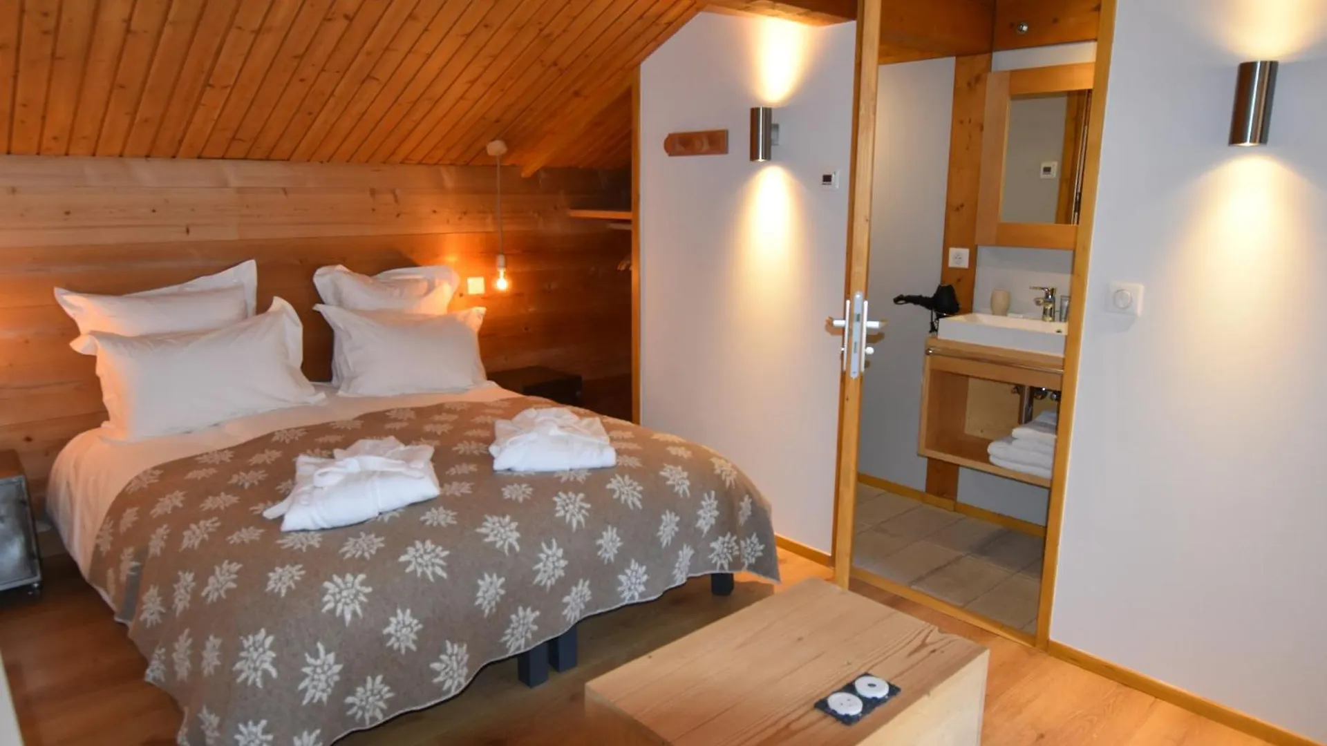 לה גראן-בורנו Chalet Spacieux, Skis Aux Pieds Avec Sauna, Jacuzzi Et Salle De Sport, Proche Centre Et Pistes - Fr-1-467-68  לה גראן-בורנו