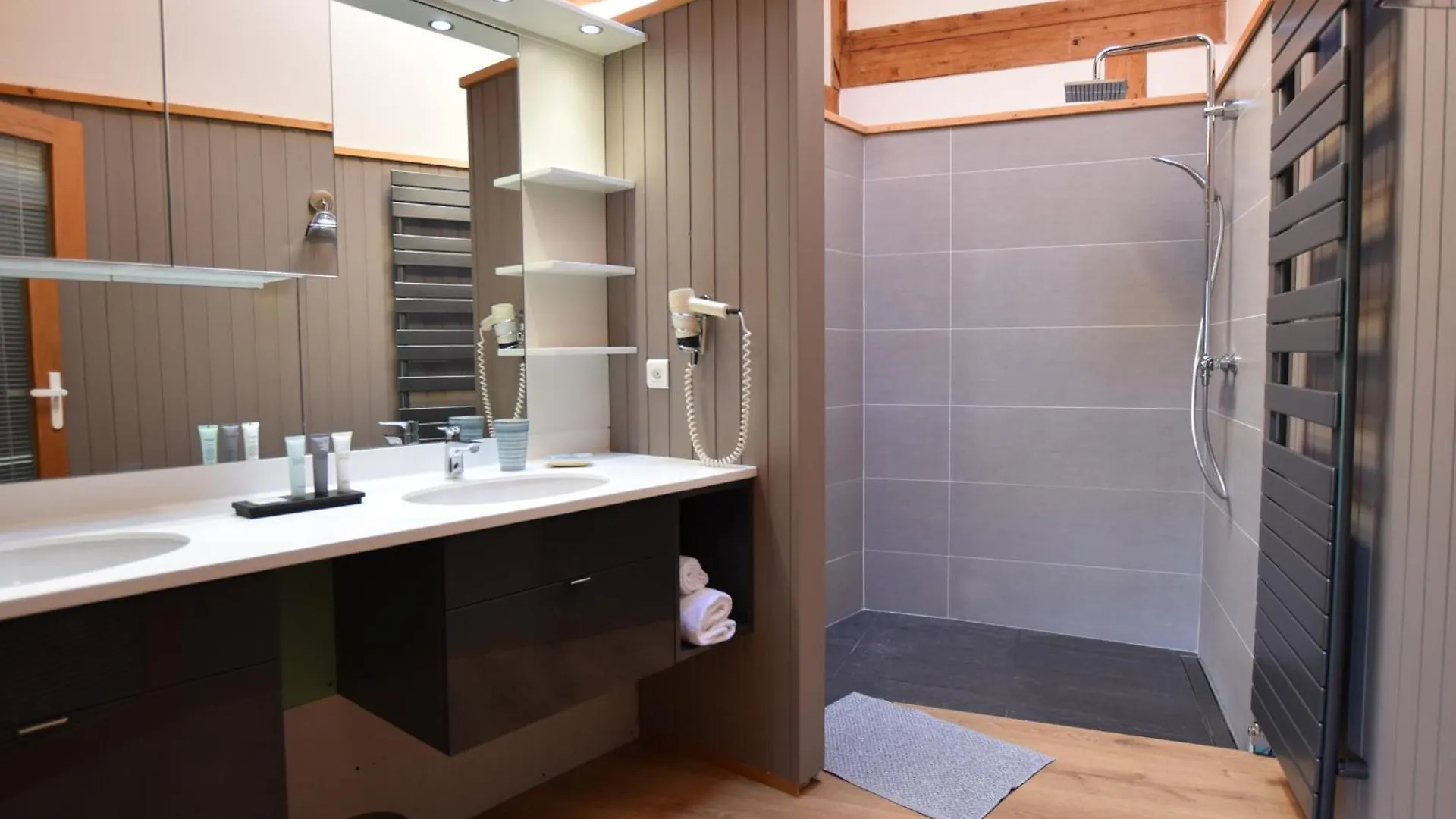 לה גראן-בורנו Chalet Spacieux, Skis Aux Pieds Avec Sauna, Jacuzzi Et Salle De Sport, Proche Centre Et Pistes - Fr-1-467-68