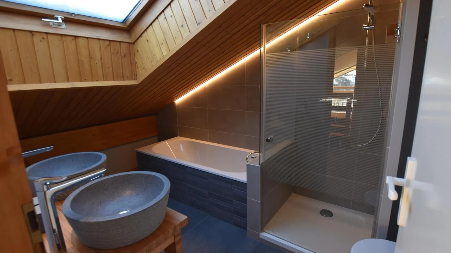 לה גראן-בורנו Chalet Spacieux, Skis Aux Pieds Avec Sauna, Jacuzzi Et Salle De Sport, Proche Centre Et Pistes - Fr-1-467-68 0*, לה גראן-בורנו